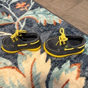 Sperry Kids Moccasins in Navy and Yellow